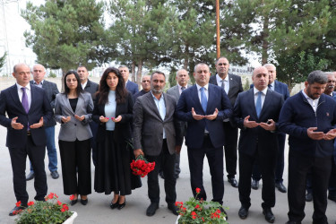 27 sentyabr – Anım günü ərəfəsində Suraxanı rayonunda şəhid məzarları ziyarət edilir
