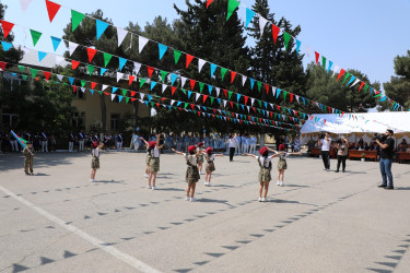 Rayon İcra Hakimiyyətinin baçşısı Adil Əliyev “Son zəng” münasibətilə məzunları təbrik edib