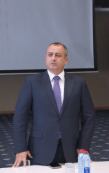 Sentyabrın 10-da Suraxanı Rayon İcra Hakimiyyətinin başçısı Adil Əliyev Bülbülə qəsəbəsində yerləşən 327 saylı tam orta məktəbdə sakinlərlə səyyar görüş keçirib