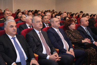 Suraxanıda “Konstitusiya və Suverenlik İli” çərçivəsində Şanlı tariximizin ən şərəfli və qürurverici səhifələrinə həkk olunmuş 8 noyabr – Zəfər gününün 5-ci ildönümü münasibətilə “Zəfər Bayrağına düzlən!” adlı vətənpərvərlik tədbiri keçirilib