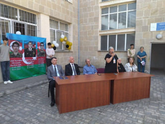 Bu gün ümumtəhsil müəssisələrində “Son zəng” çalınıb Bu münasibətlə Suraxanı rayonunun bütün məktəblərində “Son zəng” tədbirlərində Rayon İcra Hakimiyyəti başçısı Aparatının, qəsəbə inzibati ərazi dairələri üzrə nümayəndəliklərin və bələdiyyələrin məsul əməkdaşları iştirak edərək Rayon İcra Hakimiyyəti başçısının təbriklərini çatdırıblar.