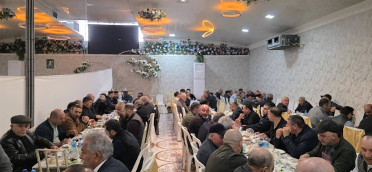 Suraxanı Rayon İcra Hakimiyyətinin başçısı Adil Əliyev 20 Yanvar şəhidi İbiş Məmmədovun anası Zəri xanım Babayevanın hüzn mərasimində iştirak edib