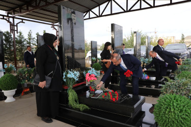 27 sentyabr – Anım günü ərəfəsində Suraxanı rayonunda şəhid məzarları ziyarət edilir