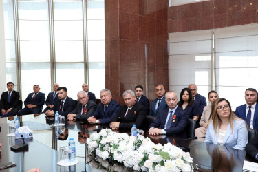 Suraxanı Rayon İcra Hakimiyyətinin təşkilatçılığı ilə 23 İyun - Dövlət Qulluqçularının Peşə Bayramı qeyd edilib. Tədbirdə Rayon İcra Hakimiyyətinin başçısı Adil Əliyev, YAP Suraxanı Rayon Təşkilatının sədri Vüqar Seyidov, rayonun hüquq-mühafizə orqanlarının rəhbərləri, RİHB-nin müavinləri, rayonun dövlət qulluqçuları iştirak ediblər