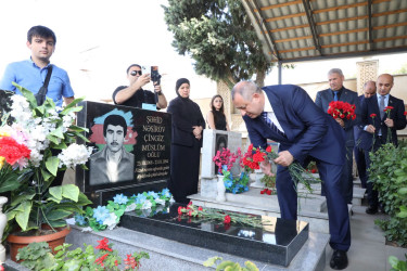 27 Sentyabr – Anım Günü ərəfəsində Suraxanı rayonunda Vətənimizin müstəqilliyi, suverenliyi və ərazi bütövlüyü uğrunda canından keçərək şəhidlik zirvəsinə ucalmış qəhrəmanlarımızın əziz xatirəsi dərin ehtiramla yad edilib