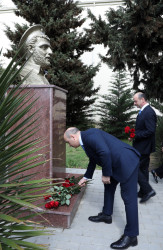 Bu gün Suraxanı rayonunda Milli Qəhrəman Albert Aqarunovun xatirəsi anılıb