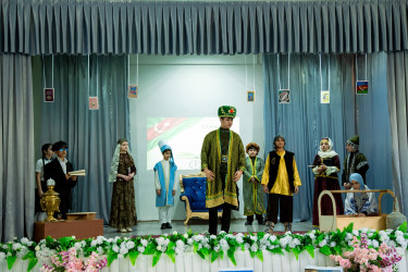 21 Fevral – Beynəlxalq Ana dili günü münasibətilə Suraxanı rayonu, 226 nömrəli tam orta məktəbdə “Ana dilim, varlığım” adlı ədəbi-bədii gecə keçirilib