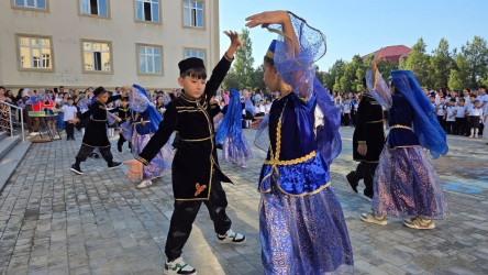 Hörmətli müəllimlər və valideynlər, Əziz şagirdlər!