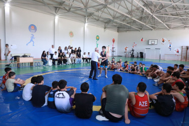 Suraxanı Rayon İcra Hakimiyyətinin təşkilatçılığı ilə “Ahılların təcrübəsi – Gənclərin gələcəyi” adlı layihə çərçivəsində növbəti görüş yunan-roma güləşi üzrə Azərbaycan SSR-nin əməkdar məşqçisi Əli Paşayev ilə təşkil olunub