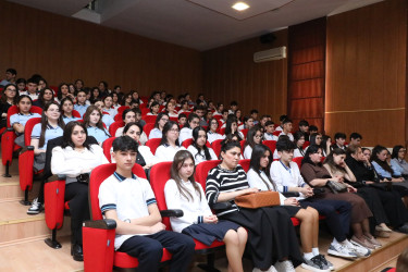 Suraxanıda “Heydər Əliyev və Azərbaycan tarixi” referat-yazı müsabiqəsinin rayon mərhələsinin yekunlarına həsr olunmuş elmi-praktik konfrans keçirilib