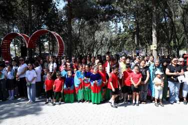 “Şəhərsalma və Memarlıq İli” çərçivəsində Suraxanı Rayon İcra Hakimiyyəti tərəfindən rayon ərazisində həyata keçirilən genişmiqyaslı abadlıq-quruculuq tədbirləri davam edərək Yeni Suraxanı qəsəbəsində də əsaslı yenidənqurma işləri aparılıb