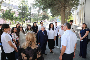Suraxanı Rayon İcra Hakimiyyətinin təşkilatçılığı ilə “Ahılların təcrübəsi – Gənclərin gələcəyi” adlı layihə çərçivəsində növbəti görüş “Suraxanı maşınqayırma zavodu” ASC-də uzun illər direktor vəzifəsində çalışmış, rayon Ağsaqqallar şurasının sədri Arif Babayev ilə təşkil olunub