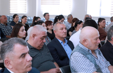 İyulun 9-da Hövsan qəsəbəsi, 172 saylı tam orta məktəbdə Suraxanı Rayon İcra Hakimiyyətinin başçısı Adil Əliyevin vətəndaşlarla növbəti səyyar görüşü keçirilib