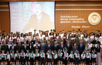 Sentyabrın 11-də Suraxanıda 600-dən yuxarı bal toplayan məzunlarla görüş keçirildi