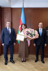 Suraxanı Rayon İcra Hakimiyyətinin başçısı Adil Əliyev Şəhid ailələrini müdafiə cəmiyyətinin Suraxanı rayon şöbəsinin sədri Nəsibə Əliyevanı doğum günü münasibətilə təbrik edib