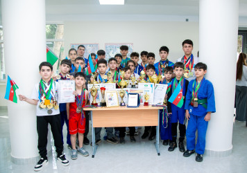 21 Fevral – Beynəlxalq Ana dili günü münasibətilə Suraxanı rayonu, 226 nömrəli tam orta məktəbdə “Ana dilim, varlığım” adlı ədəbi-bədii gecə keçirilib