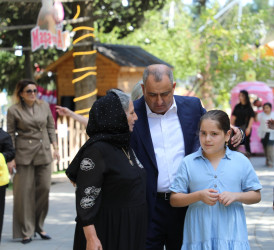 Suraxanı Rayon İcra Hakimiyyətinin təşkilatçılığı ilə 2026–2027-ci tədris ilinin başlanması münasibətilə şəhid övladları ilə görüş keçirilib