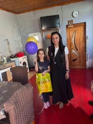 “İnsan Hüquqları Aylığı” çərçivəsində Suraxanı rayon İcra Hakimiyyətinin təşəbbüsü ilə qəsəbə bələdiyyələrində yaradılmış “Gender məsələləri və məişət zorakılığı ilə mübarizəyə dair komissiya” tərəfindən “1 İyun –Uşaqların Beynəlxalq Müdafiəsi Günü” münasibətilə aztəminatlı ailələrin xüsusi qayğıya ehtiyacı olan uşaqları ziyarət olunub və onlara hədiyyələr təqdim edilib