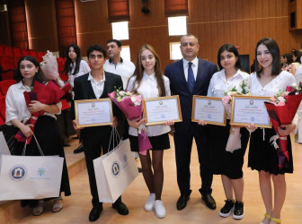 Sentyabrın 11-də Suraxanıda 600-dən yuxarı bal toplayan məzunlarla görüş keçirildi