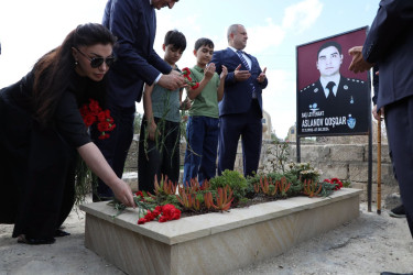 27 Sentyabr – Anım Günü ərəfəsində Suraxanı rayonunda Vətənimizin müstəqilliyi, suverenliyi və ərazi bütövlüyü uğrunda canından keçərək şəhidlik zirvəsinə ucalmış qəhrəmanlarımızın əziz xatirəsi dərin ehtiramla yad edilib