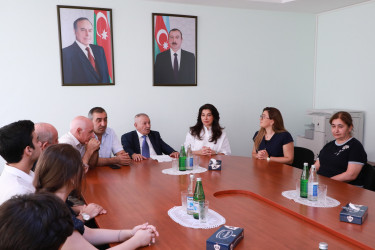 Suraxanı Rayon İcra Hakimiyyətinin təşkilatçılığı ilə “Ahılların təcrübəsi – Gənclərin gələcəyi” adlı layihə çərçivəsində növbəti görüş “Suraxanı maşınqayırma zavodu” ASC-də uzun illər direktor vəzifəsində çalışmış, rayon Ağsaqqallar şurasının sədri Arif Babayev ilə təşkil olunub