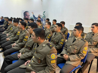 Suraxanı Gənclər evində Vətən müharibəsində qazanılmış Zəfərin 5-ci ildönümü ərəfəsində müharibə iştirakçılarının gənclərlə görüşü təşkil olunub