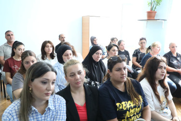 Suraxanı Rayon İcra Hakimiyyətinin başçısı Adil Əliyevin vətəndaşlarla növbəti səyyar görüşü oktyabrın 1-də Qaraçuxur qəsəbəsində yerləşən 318 saylı tam orta ümumtəhsil məktəbində keçirilib