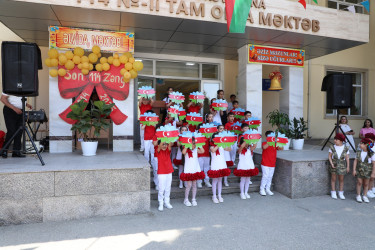 Rayon İcra Hakimiyyətinin baçşısı Adil Əliyev “Son zəng” münasibətilə məzunları təbrik edib