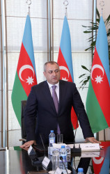 Suraxanı Rayon İcra Hakimiyyətinin təşkilatçılığı ilə 23 İyun - Dövlət Qulluqçularının Peşə Bayramı qeyd edilib. Tədbirdə Rayon İcra Hakimiyyətinin başçısı Adil Əliyev, YAP Suraxanı Rayon Təşkilatının sədri Vüqar Seyidov, rayonun hüquq-mühafizə orqanlarının rəhbərləri, RİHB-nin müavinləri, rayonun dövlət qulluqçuları iştirak ediblər