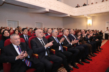 Suraxanıda “Konstitusiya və Suverenlik İli” çərçivəsində Şanlı tariximizin ən şərəfli və qürurverici səhifələrinə həkk olunmuş 8 noyabr – Zəfər gününün 5-ci ildönümü münasibətilə “Zəfər Bayrağına düzlən!” adlı vətənpərvərlik tədbiri keçirilib
