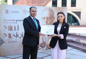 Suraxanı Rayon İcra Hakimiyyətinin və “Qeyd-Sosial Maarifləndirmə” İctimai Birliyinin birgə təşkilatçılığı ilə 20 Sentyabr – Dövlət Suverenliyi Gününə və 18 sentyabr - Milli Musiqi Gününə həsr olunmuş konsert proqramı keçirilib