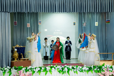 21 Fevral – Beynəlxalq Ana dili günü münasibətilə Suraxanı rayonu, 226 nömrəli tam orta məktəbdə “Ana dilim, varlığım” adlı ədəbi-bədii gecə keçirilib