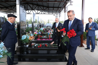 27 sentyabr – Anım günü ərəfəsində Suraxanı rayonunda şəhid məzarları ziyarət edilir