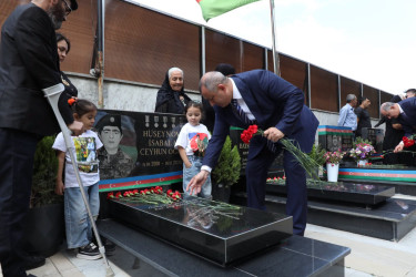 27 Sentyabr – Anım Günü ərəfəsində Suraxanı rayonunda Vətənimizin müstəqilliyi, suverenliyi və ərazi bütövlüyü uğrunda canından keçərək şəhidlik zirvəsinə ucalmış qəhrəmanlarımızın əziz xatirəsi dərin ehtiramla yad edilib