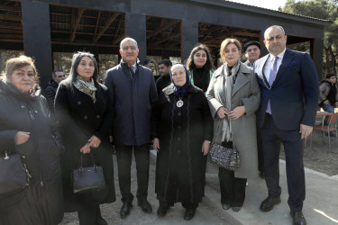 “Şəhərsalma və Memarlıq İli”  çərçivəsində Suraxanı rayonu, Əmircan qəsəbəsində salınan yeni park martın 19-da bayramlar ərəfəsində sakinlərin istifadəsinə verilib