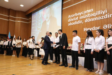 Sentyabrın 11-də Suraxanıda 600-dən yuxarı bal toplayan məzunlarla görüş keçirildi