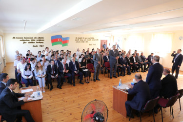 Sentyabrın 3-də Suraxanı Rayon İcra Hakimiyyətinin başçısı Adil Əliyev Qaraçuxur qəsəbəsi, Yeni Günəşli “D” yaşayış sahəsində yerləşən 290 saylı tam orta məktəbdə sakinlərlə səyyar görüş keçirib