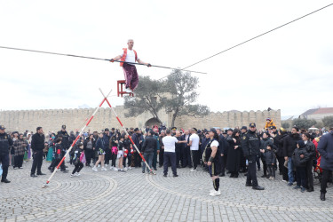 Baharın gəlişinin carçısı olan Novruz bayramı Suraxanı rayonunda böyük izdihamla qeyd olunub. Martın 17-də “Atəşgah məbədi” Dövlət Tarix-Memarlıq Qoruğunda Suraxanı Rayon İcra Hakimiyyətinin təşkilatçılığı ilə “Şəhərsalma və Memarlıq İli” çərçivəsində “Baharın memarlıq izi” adlı Novruz Festivalı keçirilib