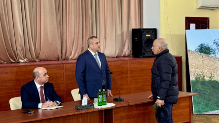 Dekabrın 19-da Suraxanı Rayon İcra Hakimiyyətinin başçısı Adil Əliyev 114 №-li tam orta məktəbdə Əmircan qəsəbə sakinləri ilə görüş keçirib