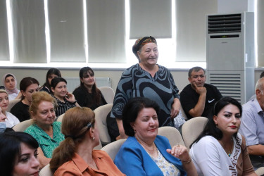 Sentyabrın 10-da Suraxanı Rayon İcra Hakimiyyətinin başçısı Adil Əliyev Bülbülə qəsəbəsində yerləşən 327 saylı tam orta məktəbdə sakinlərlə səyyar görüş keçirib