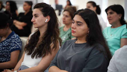 Suraxanı rayonunda “Cəmiyyətin və Medianın İnkişafı” İctimai Birliyinin icra etdiyi “Erkən nikah və fəsadları: maarifləndirici tədbirlər silsiləsi” adlı layihə çərçivəsində konfarns  keçirilib