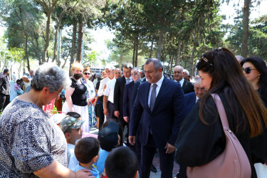 “Şəhərsalma və Memarlıq İli” çərçivəsində Suraxanı Rayon İcra Hakimiyyəti tərəfindən rayon ərazisində həyata keçirilən genişmiqyaslı abadlıq-quruculuq tədbirləri davam edərək Yeni Suraxanı qəsəbəsində də əsaslı yenidənqurma işləri aparılıb