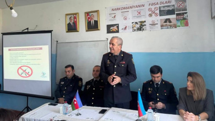 Suraxanı rayonunda "Narkomaniyaya qarşı mübarizə" mövzusunda maarifləndirici tədbirlər Qaraçuxur qəsəbəsində yerləşən 341 №-li və 346 №-li tam orta ümumtəhsil məktəblərində keçirilib