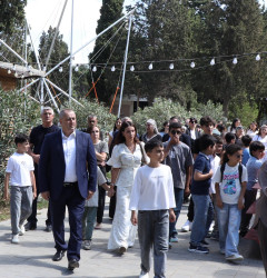 Suraxanı Rayon İcra Hakimiyyətinin təşkilatçılığı ilə 2026–2027-ci tədris ilinin başlanması münasibətilə şəhid övladları ilə görüş keçirilib