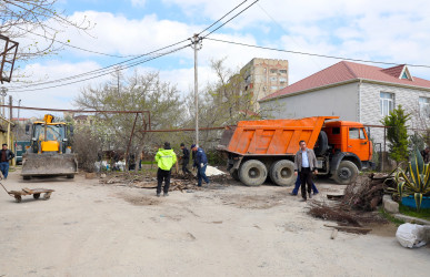Suraxanı Rayon İcra Hakimiyyətinin başçısı Adil Əliyev Hövsan və Qaraçuxur qəsəbələrində aparılan genişmiqyaslı abadlıq-quruculuq işlərinin gedişatı ilə tanış olub