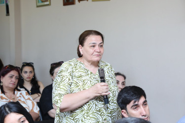 Suraxanı Rayon İcra Hakimiyyətinin başçısı Adil Əliyevin vətəndaşlarla növbəti səyyar görüşü iyulun 1-də Qaraçuxur qəsəbəsində yerləşən 104 saylı tam orta ümumtəhsil məktəbində keçirilib