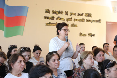 Sentyabrın 3-də Suraxanı Rayon İcra Hakimiyyətinin başçısı Adil Əliyev Qaraçuxur qəsəbəsi, Yeni Günəşli “D” yaşayış sahəsində yerləşən 290 saylı tam orta məktəbdə sakinlərlə səyyar görüş keçirib