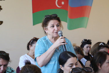 Sentyabrın 3-də Suraxanı Rayon İcra Hakimiyyətinin başçısı Adil Əliyev Qaraçuxur qəsəbəsi, Yeni Günəşli “D” yaşayış sahəsində yerləşən 290 saylı tam orta məktəbdə sakinlərlə səyyar görüş keçirib