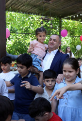 Suraxanı Rayon İcra Hakimiyyətinin təşkilatçılığı ilə 2026–2027-ci tədris ilinin başlanması münasibətilə şəhid övladları ilə görüş keçirilib