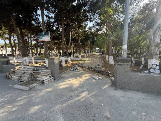 Rayon İcra Hakimiyyətinin başçısı Adil Əliyev Yeni Suraxanı qəsəbəsində aparılan əsaslı yenidənqurma işləri ilə yerində tanış olub